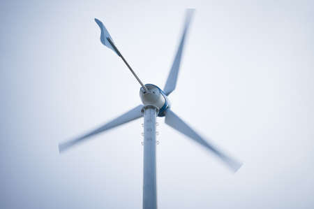 Movement wind turbine with copyspace