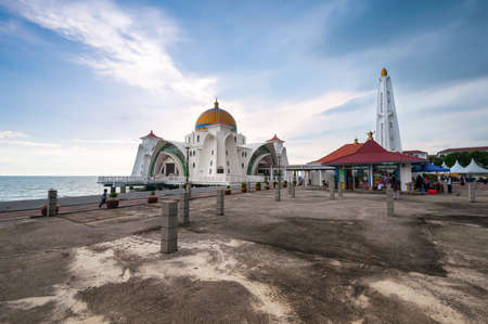 Malacca,Malaysia - NOVEMBER 15, 2014 : Malacca Straits Mosque is also known as Malaccaのeditorial素材