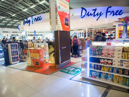 BANGKOK, THAILAND - JANUARY 17, 2015 : Duty free shop at Suvanaphumi Airport. The airport is world's 4th largest single-building airport terminal.のeditorial素材