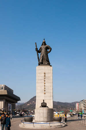SEOUL, KOREA - FEBRUARY 27, 2015 : The statue of Yi Sun-Shin outside of Gyeongbokgung Palace in Seoul, South Korea. He was a famous naval commander who fought against the Japanese in the sixteenth century.のeditorial素材