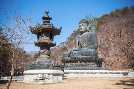 Buddha in the Sinheungsa Temple at Seoraksan National Park, South Koreaの写真素材