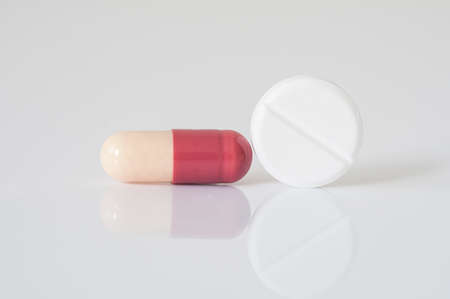 Capsule and tablet pill on white backgroundの写真素材
