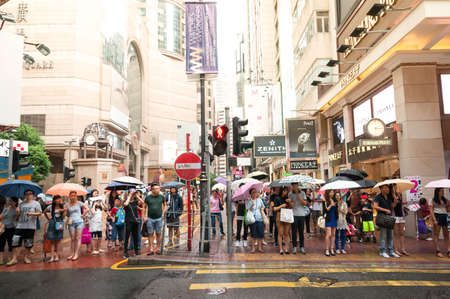 Hong Kong, China - October 03- 2015 : People waiting to cross through busy streets at Hong Kong Times Square in Causeway Bay . With 7M population, it is one of the most dense areas in the world.のeditorial素材