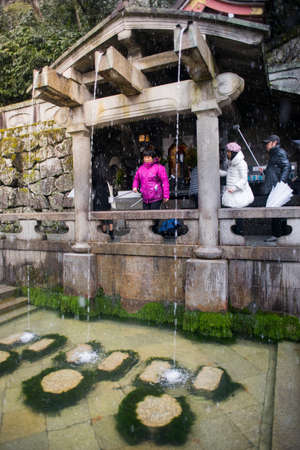 Kyoto, Japan - February 9, 2017 : People queueing to drink the Kiyomizu dera temple holy water.のeditorial素材