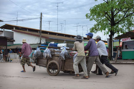 SIEM REAP, CAMBODIA SEPT 25: People of Cambodia transport fish for sale to Thailand in Siem Reap, Cambodia on September 25, 2012. Cambodia sells fish to neighboring statesのeditorial素材