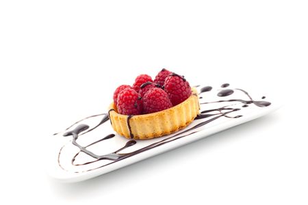 cake with raspberry isolated on white backgroundの写真素材