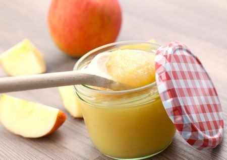 fresh apple puree in glassの写真素材