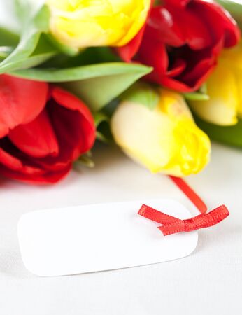 fresh tulips on table with tag (copy space) の写真素材