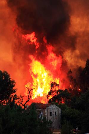 Wildfire -  Pombal - Portugalの写真素材