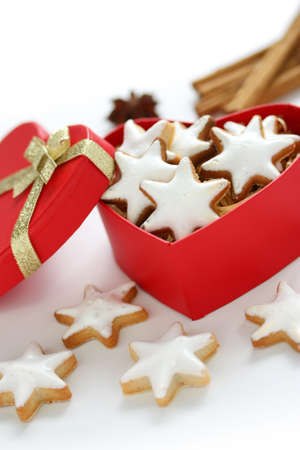 Zimtstern , homemade christmas cookies in a red heart shaped boxの写真素材