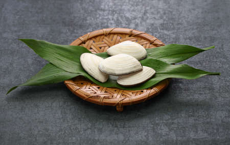 Saragai (northern great tellin clam), japanese seafood on bamboo trayの写真素材