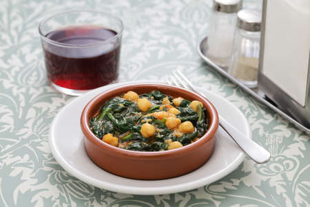 Garbanzos guisados âây espinacas( chickpeas stew with spinach ), spanish tapas dishの写真素材