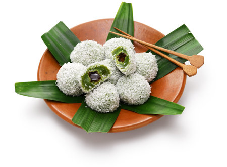 Onde-onde is a traditional Malaysian dessert consisting of green(made from pandan leaves juice) glutinous rice balls filled with palm sugar and coated with grated coconut.  calledの写真素材