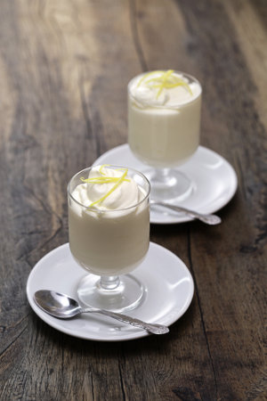 Lemon Syllabub, English Whipped Cream Dessertの写真素材