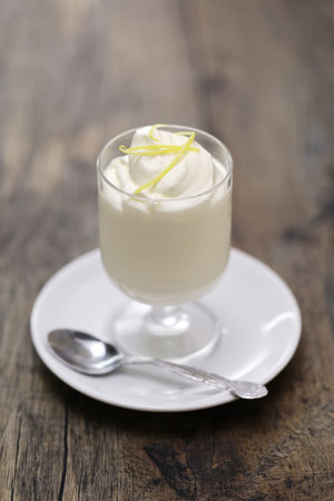 Lemon Syllabub, English Whipped Cream Dessertの写真素材