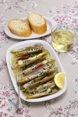 steamed razor clams in wineの写真素材