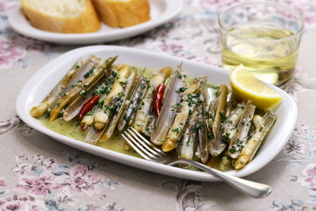 steamed razor clams in wineの写真素材