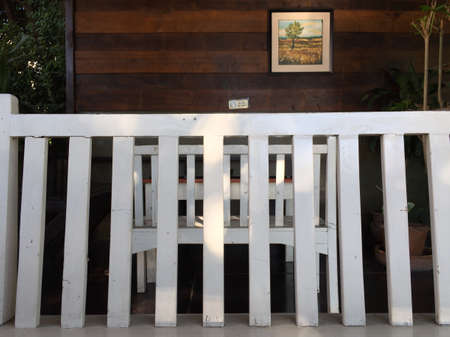 White wood chairの素材