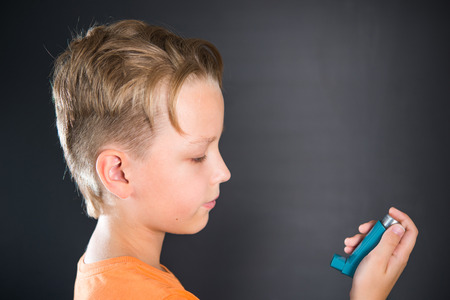 A child with an inhaler, an asthma attack, a treatment, an allergyの写真素材