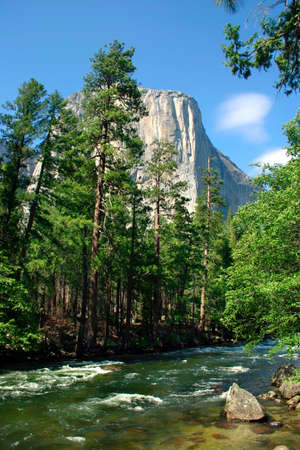 El Capitan is a 3,000 foot vertical rock formation in Yosemite Valley and Yosemite National Park. It is one of the most popular monoliths with rock climbers in the world.
の写真素材