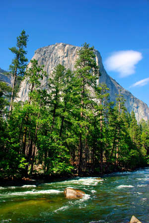 El Capitan is a 3,000 foot vertical rock formation in Yosemite Valley and Yosemite National Park. It is one of the most popular monoliths with rock climbers in the world.
の写真素材