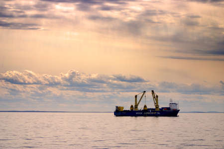 cargo ship sailing in still water near port of Boston
のeditorial素材