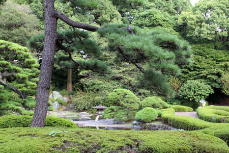 The current Imperial Palace (Kokyo) is located on the former site of Edo Castle, a large park area surrounded by moats and massive stone walls in the center of Tokyoのeditorial素材