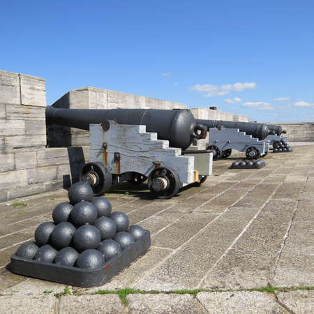 Old cannons on display on Southsea seafront.の写真素材