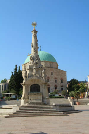 Statue of the Holy Trinity in Szechenyi Square in Pecs, Hungary.のeditorial素材