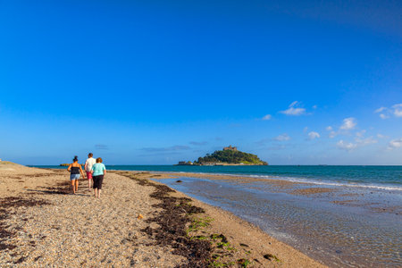 Marazion Beach and St Michaels Mount Cornwall UKのeditorial素材