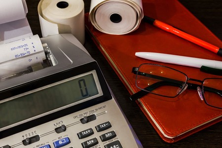 green sticker the Crisis lies on the Deskの写真素材