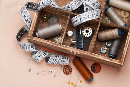  Sewing tools in a wooden boxの写真素材