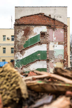 Fragment of the facade after the dismantling of the building.