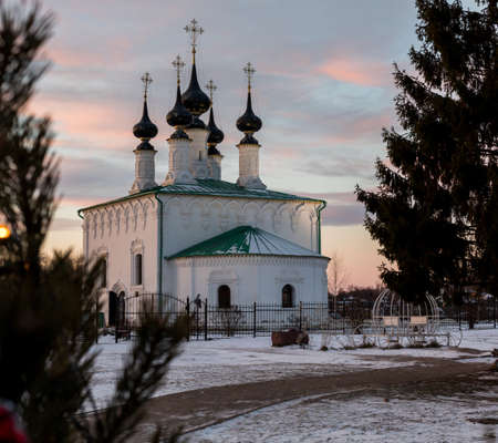 Church of the Entry of Jerusalem. Orthodox church in winter. Night illumination with a carriage and horses. New Year's holidays. Night Suzdal, Vladimir Oblast, Russia. Gold ring.の写真素材
