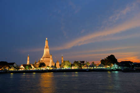 Enlightened Wat Arun near Chao Phraya river in Bangkok, Thailandの写真素材
