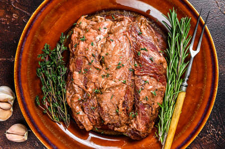 Marinated skirt bavette steaks in bbq sauce on a plata. Dark background. Top viewの写真素材