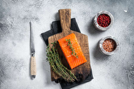Fresh Raw salmon fillet steak on wooden board. White background. Top viewの写真素材