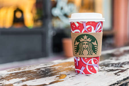 Istambul ,Turkey - November 18 2021 : A papper cup of Starbucks coffee with logo. Copy spaceのeditorial素材