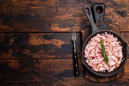 BBQ smoked Pulled Chicken meat in a skillet. wooden background. top view.の写真素材