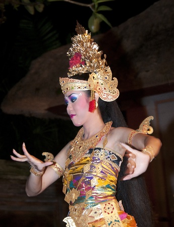 UBUD - 05 April 2011: dancing girl in Ubud Bali dancing for tourist  on April 05 2011 in Ubud, Indonesiaのeditorial素材
