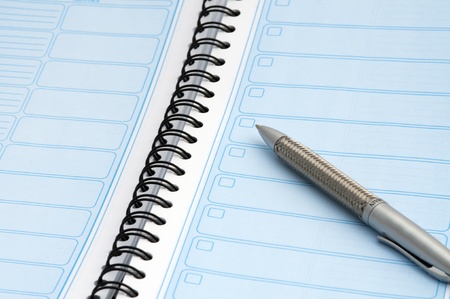making a planning in the agenda with a luxury penの写真素材