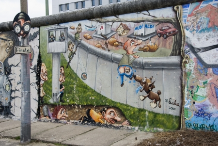 east side gallery the largest outdoor art gallery in the world in Berlinのeditorial素材