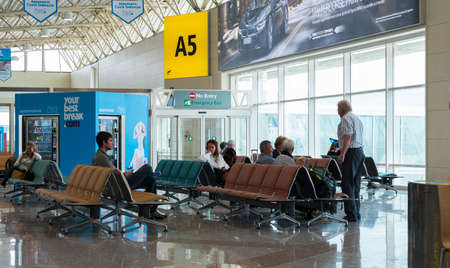 people at the airport waitingのeditorial素材