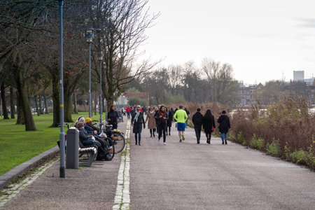 Rotterdam,Holland,11-nov-2020:people running, walking and sitting on a bench during corona time,people asked to stay at homeのeditorial素材