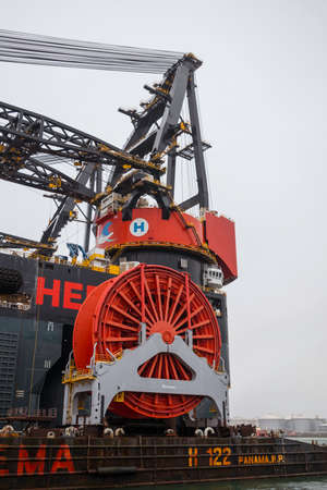 crane of one of the biggest crane vessels in the world in rotterdamのeditorial素材