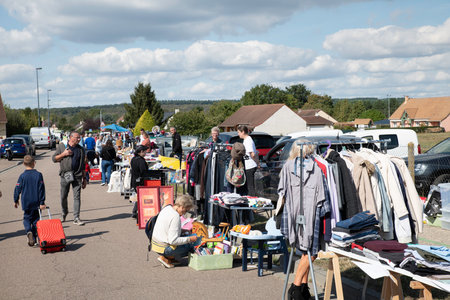 people looking for bargains at the street flea market in franceのeditorial素材