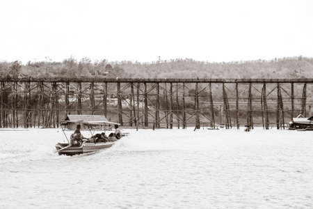 boats tour at mon wood bridgeの写真素材