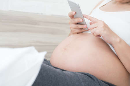 Pregnant women finding pregnancy content through mobile