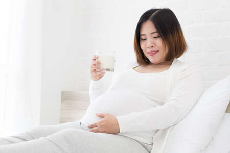 Asian pregnant women drink milk