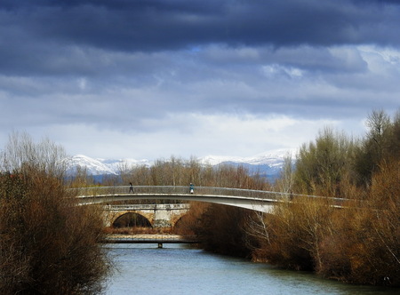 The bridges of Leon on the river Bernesgaの写真素材